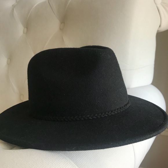 black felt cap